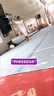 Carlotta Ferlito feet photo thumbnail