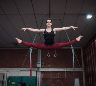 Carlotta Ferlito feet photo thumbnail