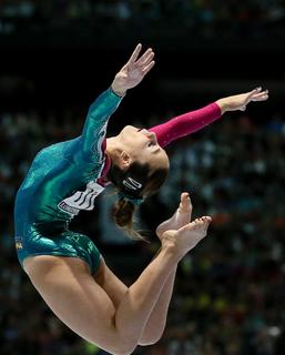 Carlotta Ferlito feet photo thumbnail