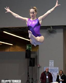 Carlotta Ferlito feet photo thumbnail