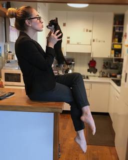 Carlotta Ferlito feet photo thumbnail