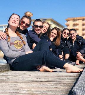 Carlotta Ferlito feet photo thumbnail