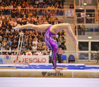 Carlotta Ferlito feet photo thumbnail
