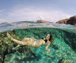 Carlotta Ferlito feet photo thumbnail