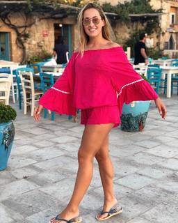 Carlotta Ferlito feet photo thumbnail