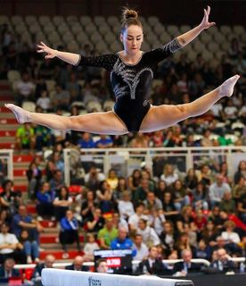 Carlotta Ferlito feet photo thumbnail