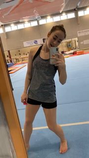 Carlotta Ferlito feet photo thumbnail