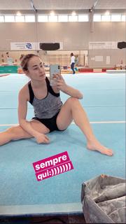 Carlotta Ferlito feet photo thumbnail