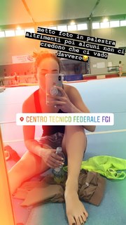 Carlotta Ferlito feet photo thumbnail