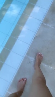 Carlotta Ferlito feet photo thumbnail