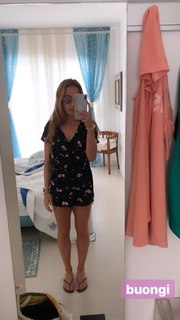 Carlotta Ferlito feet photo thumbnail