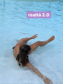 Carlotta Ferlito feet photo thumbnail