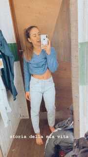 Carlotta Ferlito feet photo thumbnail