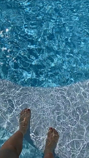 Carlotta Ferlito feet photo thumbnail