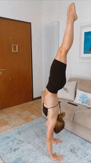 Carlotta Ferlito feet photo thumbnail