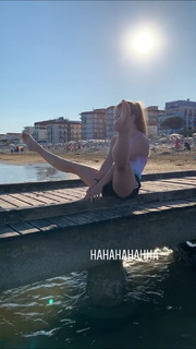 Carlotta Ferlito feet photo thumbnail