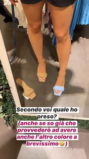 Carlotta Ferlito feet photo thumbnail