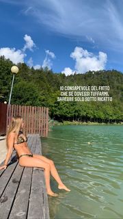 Carlotta Ferlito feet photo thumbnail