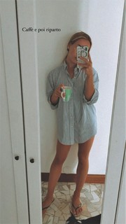 Carlotta Ferlito feet photo thumbnail