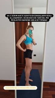 Carlotta Ferlito feet photo thumbnail