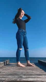 Carlotta Ferlito feet photo thumbnail