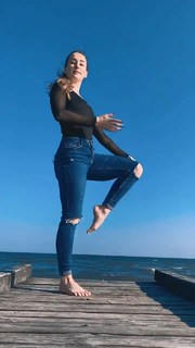 Carlotta Ferlito feet photo thumbnail