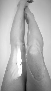 Carlotta Ferlito feet photo thumbnail