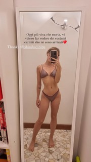 Carlotta Ferlito feet photo thumbnail