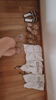 Carlotta Ferlito feet photo thumbnail