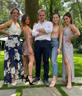 Carlotta Ferlito feet photo thumbnail