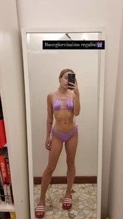 Carlotta Ferlito feet photo thumbnail