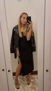 Carlotta Ferlito feet photo thumbnail