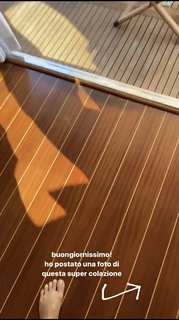 Carlotta Ferlito feet photo thumbnail