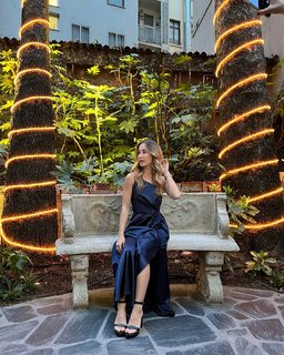 Carlotta Ferlito feet photo thumbnail