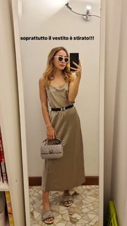 Carlotta Ferlito feet photo thumbnail