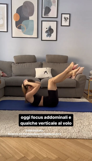 Carlotta Ferlito feet photo thumbnail