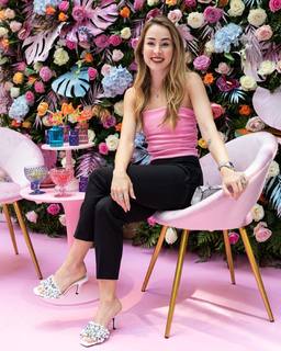 Carlotta Ferlito feet photo thumbnail