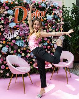 Carlotta Ferlito feet photo thumbnail