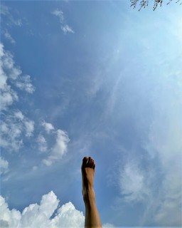 Carlotta Ferlito feet photo thumbnail