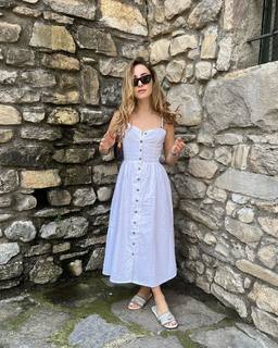 Carlotta Ferlito feet photo thumbnail