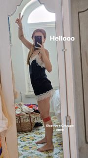 Carlotta Ferlito feet photo thumbnail