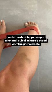 Carlotta Ferlito feet photo thumbnail