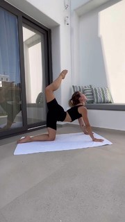 Carlotta Ferlito feet photo thumbnail