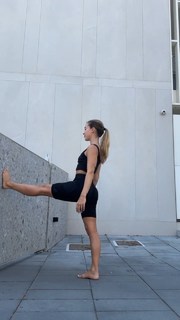 Carlotta Ferlito feet photo thumbnail