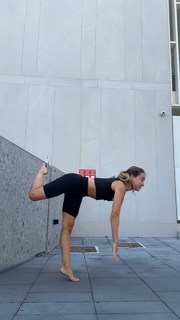 Carlotta Ferlito feet photo thumbnail