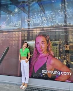 Carlotta Ferlito feet photo thumbnail