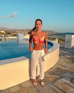 Carlotta Ferlito feet photo thumbnail