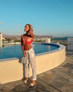 Carlotta Ferlito feet photo thumbnail