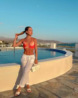 Carlotta Ferlito feet photo thumbnail