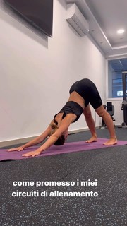 Carlotta Ferlito feet photo thumbnail